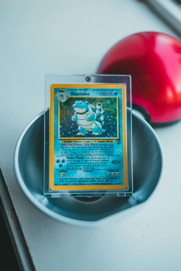 Plongez dans l'univers des boxes mystères pokémon FR !
